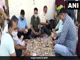 भीख मांगकर गुजारा करने वाली बुजुर्ग महिला की झोपड़ी से मिले नोटों से भरे बक्से, देखकर हैरान रह गए अधिकारी भीख मांगकर गुजारा करने वाली बुजुर्ग महिला की झोपड़ी से मिले नोटों से भरे बक्से, देखकर हैरान रह गए अधिकारी