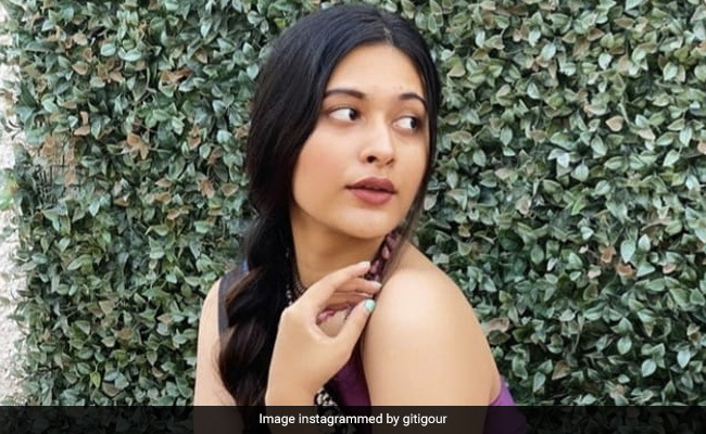 'भाबीजी घर पर हैं' के तिवारी जी की बेटी मॉडलिंग में कमा रही हैं नाम, वायरल हुईं Photos