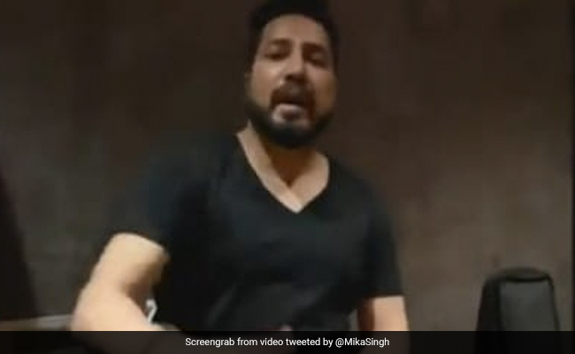 मीका सिंह KRK के लिए ला रहे हैं स्पेशल सॉन्ग, फैन्स के साथ शेयर की लिरिक्स- देखें Video