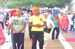 Devotees Visit Golden Temple On Guru Arjan Dev 'Martyrdom Day' Devotees Visit Golden Temple On Guru Arjan Dev 'Martyrdom Day'