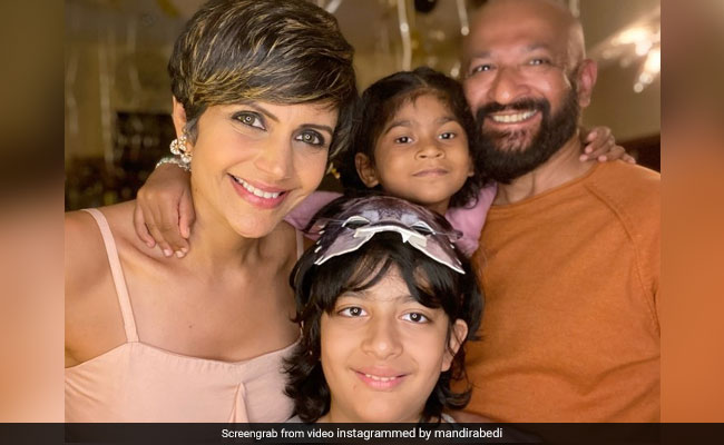 वेलेंटाइन डे पर हुई थी मंद‍िरा बेदी और राज कौशल की शादी, इस तरह शुरू हुई थी लव स्टोरी