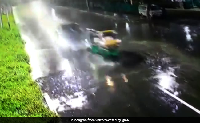 VIDEO: साइबराबाद में तेज रफ्तार कार ने ऑटो को मारी जोरदार टक्कर, 1 की मौत