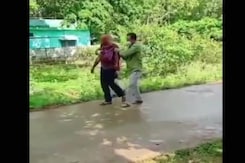 Video Shows Injured Karnataka Doctor After Attack By 4 Following Death of Patient Video Shows Injured Karnataka Doctor After Attack By 4 Following Death of Patient