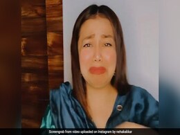 नेहा कक्कड़ का वीडियो हुआ सोशल मीडिया पर वायरल, रोते हुए बोलीं- गलती आप करें... नेहा कक्कड़ का वीडियो हुआ सोशल मीडिया पर वायरल, रोते हुए बोलीं- गलती आप करें...