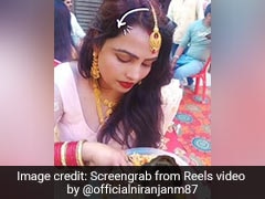 Woman Caught Eating Food With Hands At Wedding - Video Will Leave You In Splits Woman Caught Eating Food With Hands At Wedding - Video Will Leave You In Splits