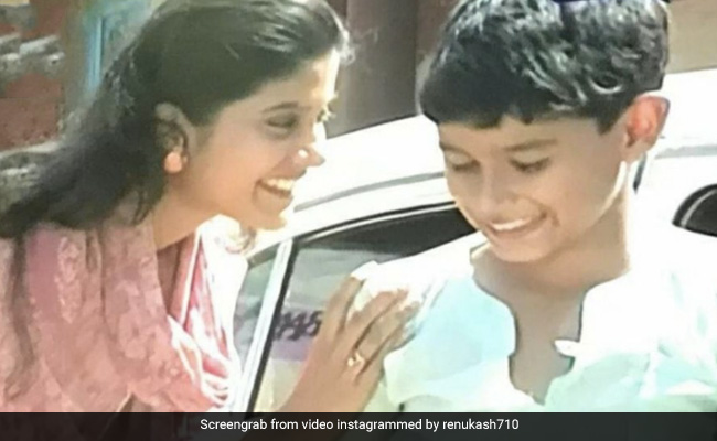 From Renuka Shahane, Some 90s Nostalgia With Co-Star Kunal Kemmu
