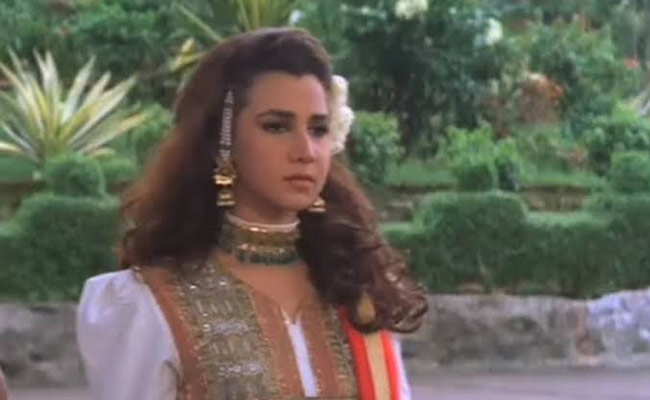 28 साल बाद गोविंदा की ये हीरोइन आज भी दिखती हैं इतनी खूबसूरत, ‘लाल दुपट्टे’ से चुराया था लाखों का दिल 28 साल बाद गोविंदा की ये हीरोइन आज भी दिखती हैं इतनी खूबसूरत, ‘लाल दुपट्टे’ से चुराया था लाखों का दिल