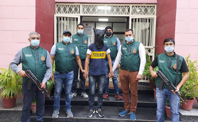 गैंगस्टर साथ में लेकर चलता था गैंग का पर्चा, कई हत्याओं को दे चुका है अंजाम