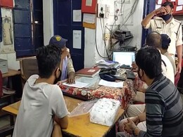 कटनी में जीआरपी ने तीन युवकों को पकड़ा, सात करोड़ के सोने के आभूषण मिले कटनी में जीआरपी ने तीन युवकों को पकड़ा, सात करोड़ के सोने के आभूषण मिले