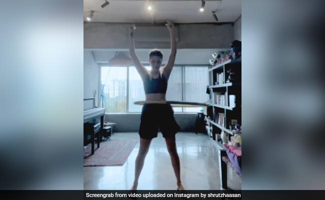 Shruti Haasan Hula Hoops Her Way To Fitness. So, How Did She Do?