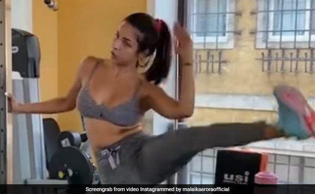 Malaika Arora ने जिम में टफ वर्कआउट करते हुए वीडियो किया शेयर, फैन्स बोले- अर्जुन को भी सिखा दो