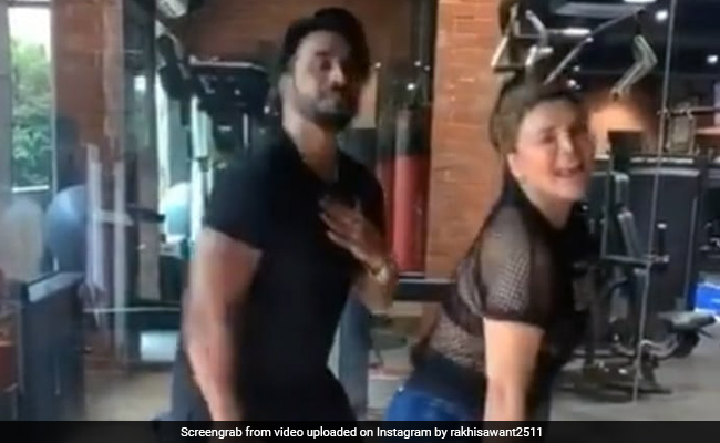 राखी सावंत ने 'ड्रीम में एंट्री' गाने पर डांस वीडियो किया शेयर, बोली -जिम में हुई मेरी क्रेजी एंट्री...