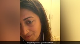Smriti Irani Enjoys A Plateful Of Guavas; Guess Who Sent This Winter Fruit