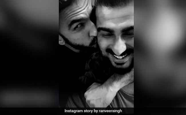 "Bharat Milap," Writes Ranveer Singh As He Shares A Pic With Arjun Kapoor