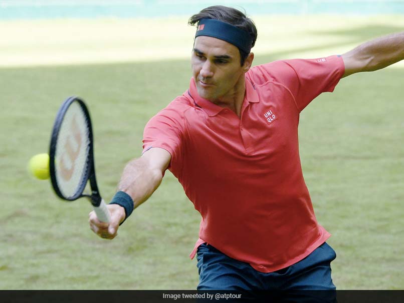 Roger Federer Eases Into Second Round At Halle