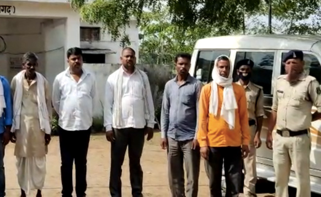 छत्‍तीसगढ़ : चोरी के संदेह में पंडो जनजाति के 8 लोगों को दबंगों ने पंचायत में बेदर्दी से पीटा, जुर्माना भी लगाया