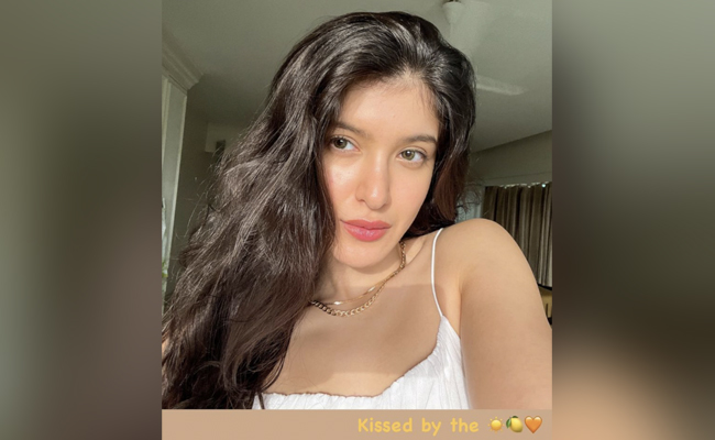 Shanaya Kapoor's Sunkissed Glow Is Never Complete Without A Colourpop Lip