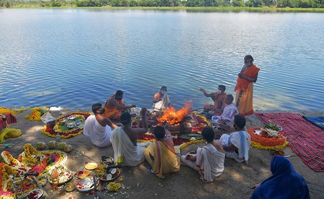 In Bengaluru, Unclaimed Ashes Of 1,200 Covid Victims Submerged