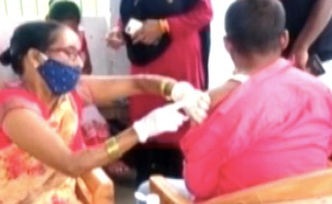 On Camera, "Empty" Syringe Used To Vaccinate Man in Bihar