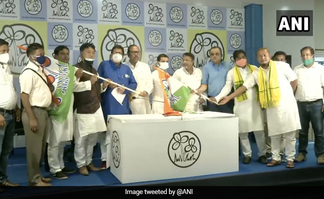BJP's North Bengal Leader, Seven Others Join Trinamool Congress