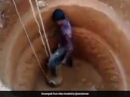 शख्स ने कमाल का जुगाड़ कर अकेले ही खोद दिया इतना गहरा कुआं, लोग बोले- आत्मनिर्भर भारत- देखें VIDEO शख्स ने कमाल का जुगाड़ कर अकेले ही खोद दिया इतना गहरा कुआं, लोग बोले- आत्मनिर्भर भारत- देखें VIDEO