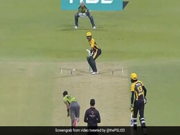 PSL 2021: यॉर्कर गेंद पर अजीबोगरीब तरह से बोल्ड हुए Shoaib Malik, फिर ऐसे बैठ गए जमीन पर... देखें Video PSL 2021: यॉर्कर गेंद पर अजीबोगरीब तरह से बोल्ड हुए Shoaib Malik, फिर ऐसे बैठ गए जमीन पर... देखें Video