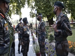 LOC पर सीजफायर के 100 दिन, सेना प्रमुख बोले- पाक की तरफ से नहीं होने देंगे आतंकियों की घुसपैठ LOC पर सीजफायर के 100 दिन, सेना प्रमुख बोले- पाक की तरफ से नहीं होने देंगे आतंकियों की घुसपैठ