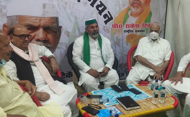 'लाल किला किसी की जागीर नहीं', कंटेनर लगाने पर भड़के किसान, कहा- 'कहीं नहीं करने वाले कूच'