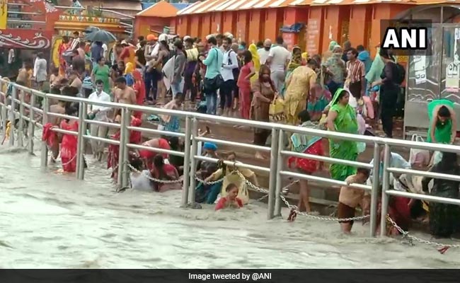 गंगा दशहरा: हरिद्वार की हर की पौड़ी पर सख्ती, कोरोना नेगेटिव रिपोर्ट के बिना स्नान की अनुमति नहीं