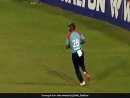 तमीम इकबाल ने की बचकानी गलती, गेंद पकड़ने के लिए भूल गए बाउंड्री लाइन..देखें Video तमीम इकबाल ने की बचकानी गलती, गेंद पकड़ने के लिए भूल गए बाउंड्री लाइन..देखें Video