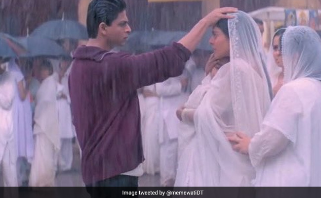 Rahul-Anjali's Iconic Scene From <i> Kabhi Khushi Kabhie Gham</i> Sparks Meme Fest On Twitter