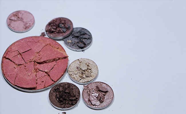 Easy Makeup Hacks On How You Can Fix Your Broken Makeup Palettes