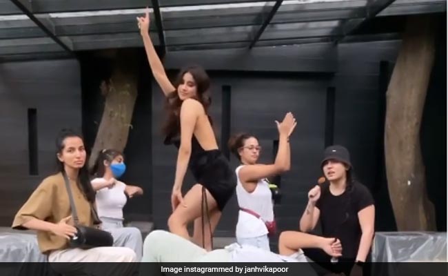 Janhvi Kapoor's Viral Challenge Video Calls For A Dinner Discussion, Thinks Brother Arjun