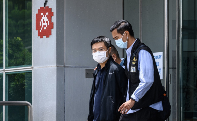 2 Hong Kong Newspaper Executives Charged Under Security Law: Police