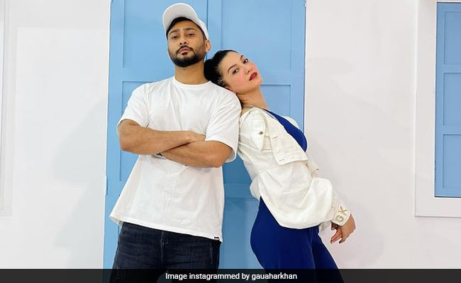What's Cuter Than This Pic Of Gauahar Khan And Zaid Darbar? Their PDA In The Comments