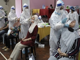 Malaysia Shuts COVID-19 Vaccination Centre After 200 Workers Infected Malaysia Shuts COVID-19 Vaccination Centre After 200 Workers Infected