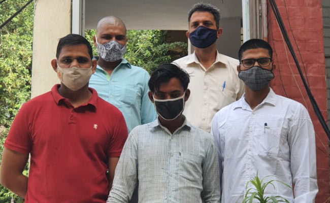 दिल्ली में अवैध हथियारों का सप्लायर गिरफ्तार, 12 पिस्तौल बरामद