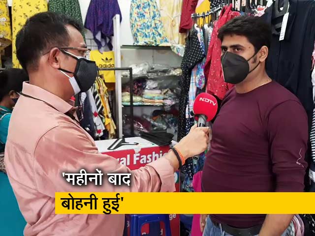 "बोहनी हो गई" : मुंबई में अनलॉक की प्रक्रिया शुरू होने से दुकानदारों और ग्राहकों को राहत