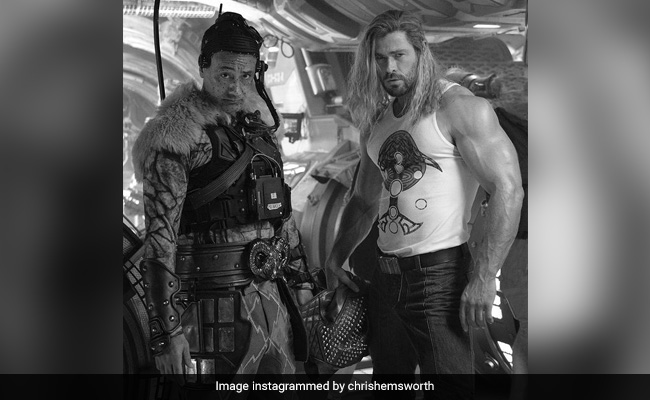 "Muscles The Size Of My Whole Body": The Internet Couldn't Help But Notice Chris Hemsworth's Arm In This Post