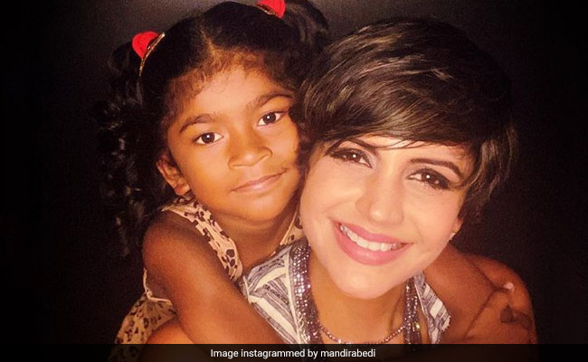 Just A Pic Of "Happy Girls" Mandira Bedi And Daughter Tara