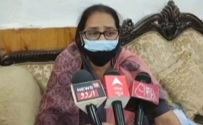 "Girls Shouldn't Get Mobiles": UP Women's Commission Member On Rape Cases