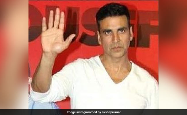 "Raise Your Hand If You Have Defeated The Undertaker": Umm, Sorry Akshay Kumar, We Meant The Real One