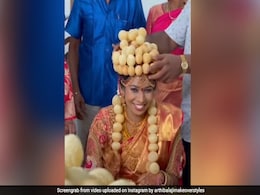 दुल्हन का किया गया अनोखा मेकअप, पहनाया गया गोलगप्पे से बना मुकुट और माला, लोग बोले- Panipuri वाला मेकअप - देखें Video दुल्हन का किया गया अनोखा मेकअप, पहनाया गया गोलगप्पे से बना मुकुट और माला, लोग बोले- Panipuri वाला मेकअप - देखें Video