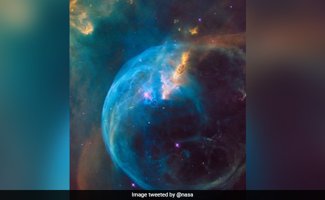 NASA ने शेयर की एक बुलबुले के अंदर फंसे विशाल तारे की फोटो, देखकर आप भी कहेंगे Wow - देखें Photos