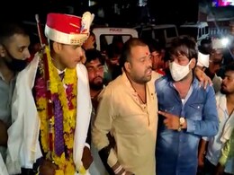 MP News: इंदौर में दलित दूल्हे की बारात को मंदिर में जाने से रोका, तीन गिरफ्तार MP News: इंदौर में दलित दूल्हे की बारात को मंदिर में जाने से रोका, तीन गिरफ्तार