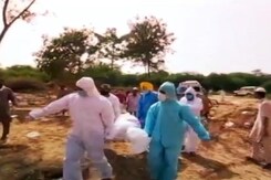 जिंदगियां बचाने के लिए देश को साथ लाने वाले COVID योद्धाओं को सलाम जिंदगियां बचाने के लिए देश को साथ लाने वाले COVID योद्धाओं को सलाम