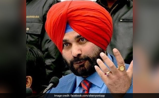 Navjot Sidhu Attacks Amarinder Singh Over Power Cuts, Badals Included