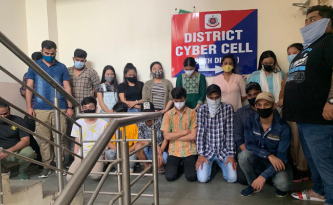 Delhi: अमेरिकी नागरिकों को वित्त विभाग का अफसर बनकर ठगते थे, फर्जी कॉलसेंटर का भंडाफोड़