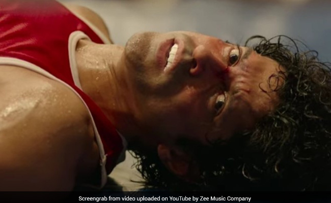 'तूफान' फिल्म के टाइटल ट्रैक का वीडियो रिलीज, जोश से भर देंगे गाने के दमदार बोल