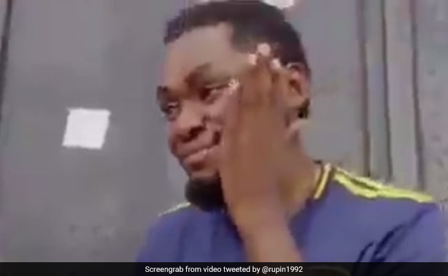 Breakup के बाद लड़की ने Ex-Boyfriend को डिलीवरी ब्वॉय से भिजवाए ज़ोरदार थप्पड़, लोग बोले- क्या ये सर्विस सिर्फ महिलाओं के लिए है?', देखें VIDEO